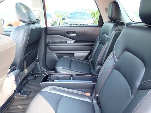 Used 2023 Nissan Pathfinder SL w/ SL Premium Package AWD/4WD image 19