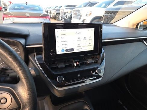 Used 2025 Toyota Corolla LE image 20