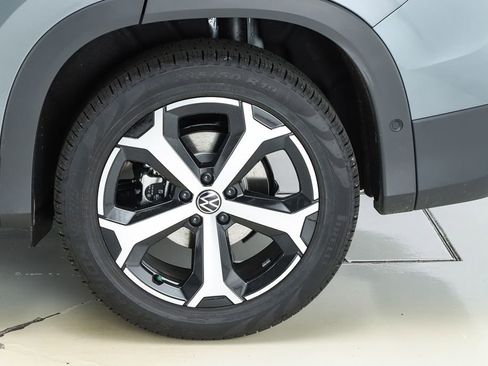 New 2026 Volkswagen Tiguan SE image 6