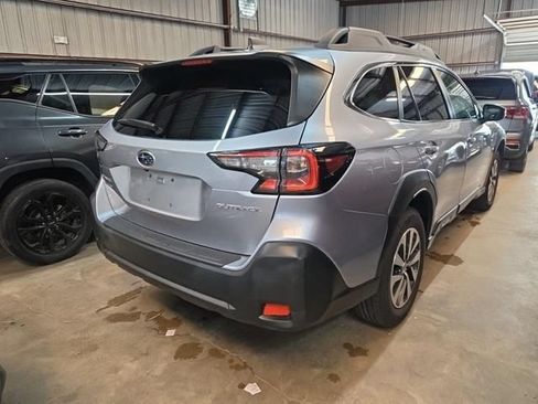 Used 2024 Subaru Outback Premium AWD/4WD image 4