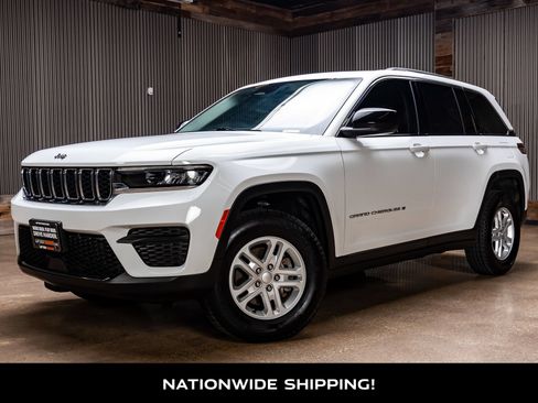 Used 2023 Jeep Grand Cherokee Laredo AWD/4WD image 4