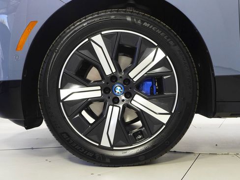 Used 2023 BMW iX xDrive50 w/ Sport Package AWD/4WD image 5