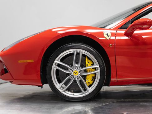 Used 2016 Ferrari 488 Spider image 30