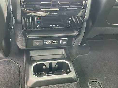 Used 2024 Jeep Wagoneer Series II image 32