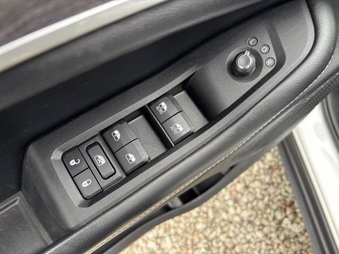 Used 2023 Jeep Grand Cherokee Limited image 24