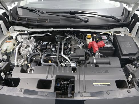 Used 2025 Nissan Kicks S image 14