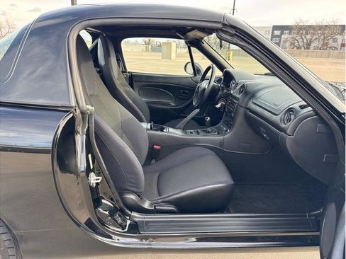Used 2002 MAZDA MX-5 Miata image 10