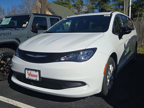 New 2026 Chrysler Voyager LX FWD image 2