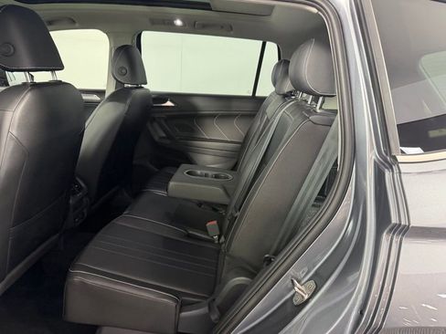 Used 2024 Volkswagen Tiguan SE w/ Panoramic Sunroof Package FWD image 24