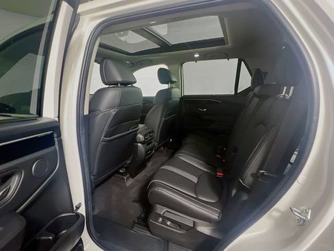 Certified 2025 Honda Pilot Touring image 16