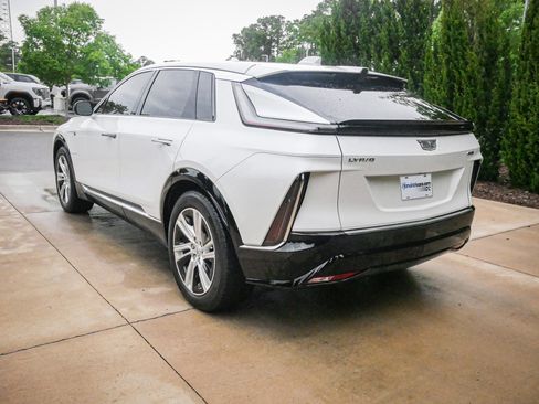 Used 2024 Cadillac Lyriq Tech RWD image 9