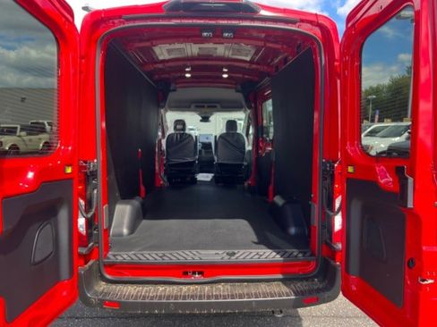 New 2026 Ford Transit 250 148 Medium Roof w/ Load Area Protection Package RWD image 18