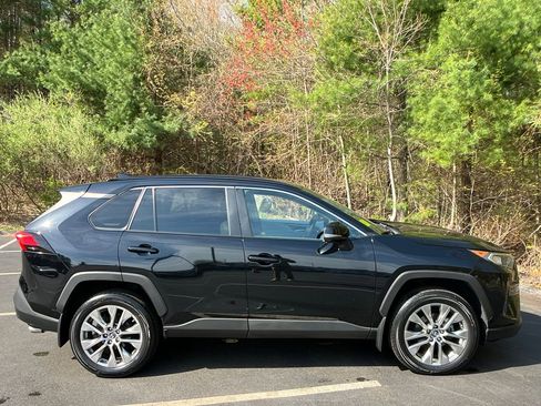 Used 2019 Toyota RAV4 XLE Premium w/ Cold Weather Package AWD/4WD image 6