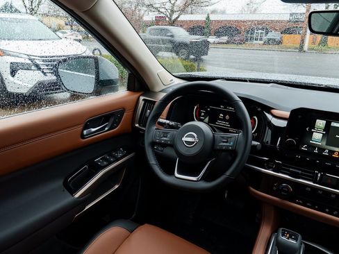 New 2025 Nissan Pathfinder Platinum image 12