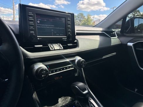 Used 2022 Toyota RAV4 XLE Premium image 18