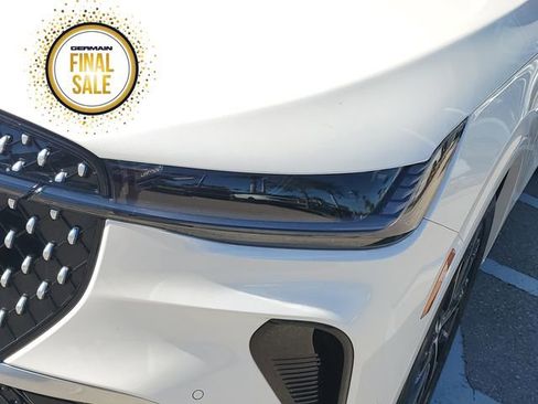 Used 2024 Lincoln Nautilus Reserve image 12