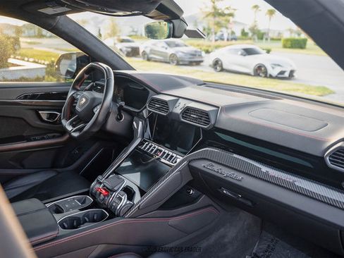 Used 2021 Lamborghini Urus image 20