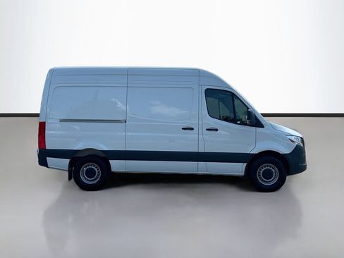 Used 2025 Mercedes-Benz Sprinter 2500 image 2