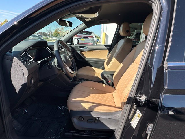 Used 2023 Volkswagen Tiguan SE AWD/4WD image 21