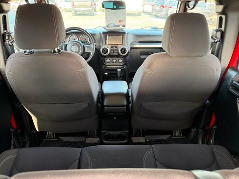 Used 2014 Jeep Wrangler Unlimited Sahara w/ Connectivity Group AWD/4WD image 23