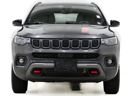 Used 2023 Jeep Compass Trailhawk AWD/4WD image 2