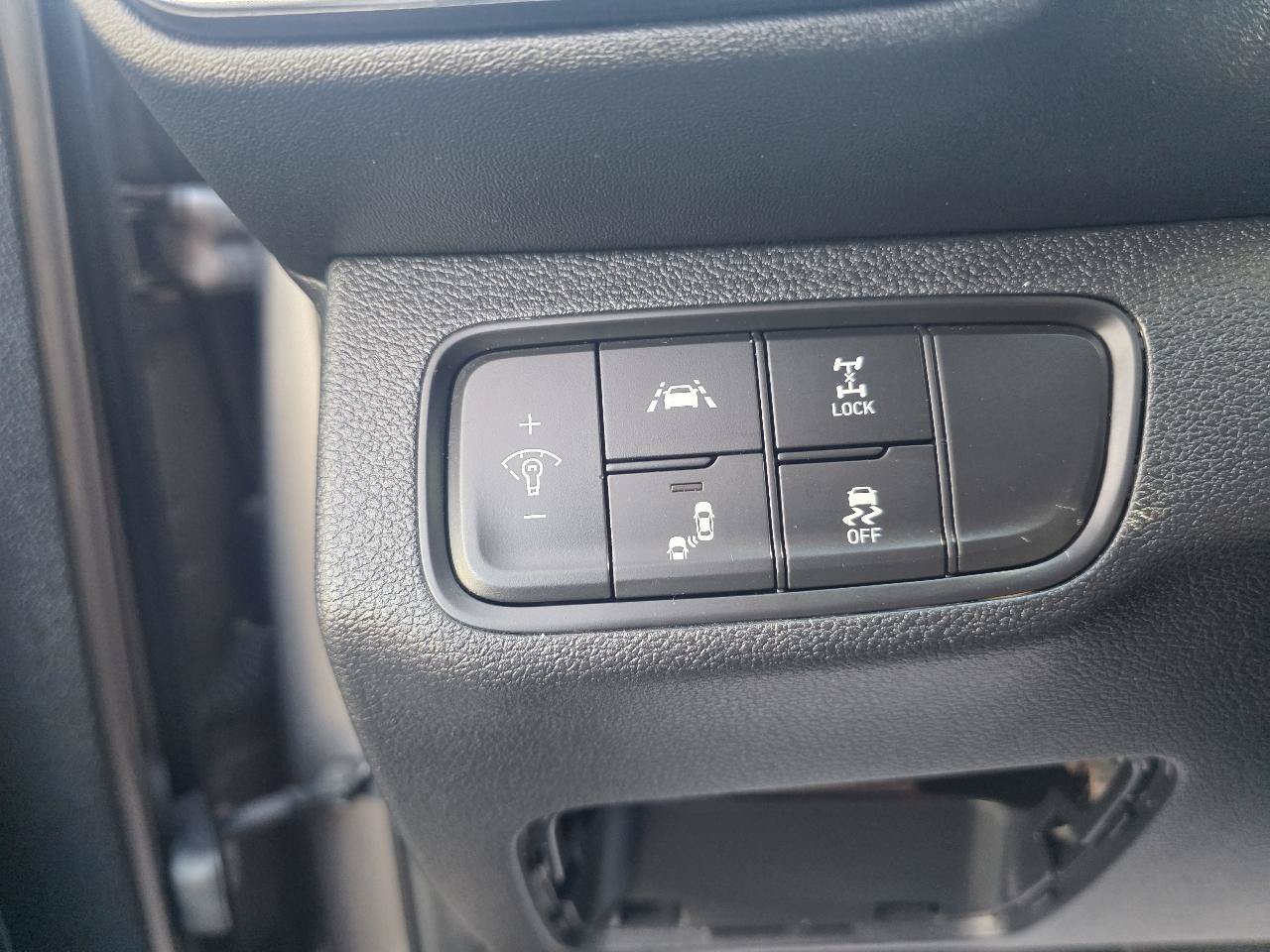 Used 2019 Hyundai Santa Fe SE AWD/4WD image 11