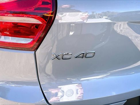 Certified 2024 Volvo XC40 B5 Plus w/ Protection Package Premier image 31