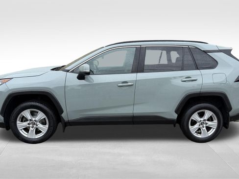 Used 2019 Toyota RAV4 XLE w/ Convenience Package AWD/4WD image 10