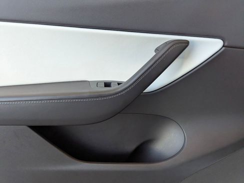 Used 2021 Tesla Model Y Long Range image 13