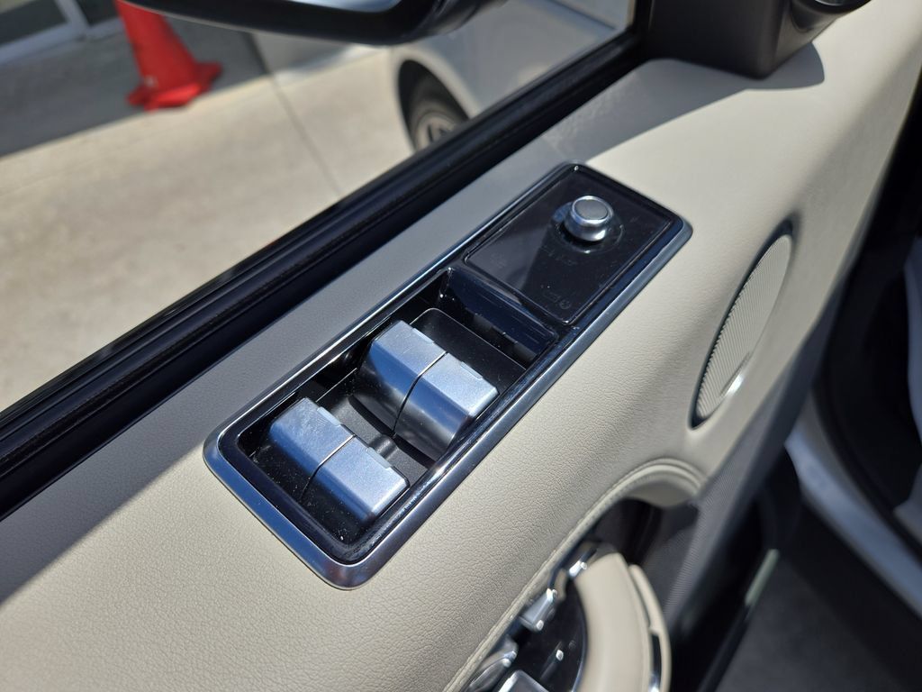 Used 2018 Land Rover Range Rover Supercharged AWD/4WD image 13