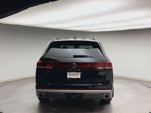 Used 2024 Volkswagen Atlas Peak Edition SE AWD/4WD image 3
