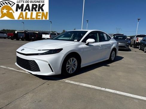 Used 2025 Toyota Camry LE FWD image 2