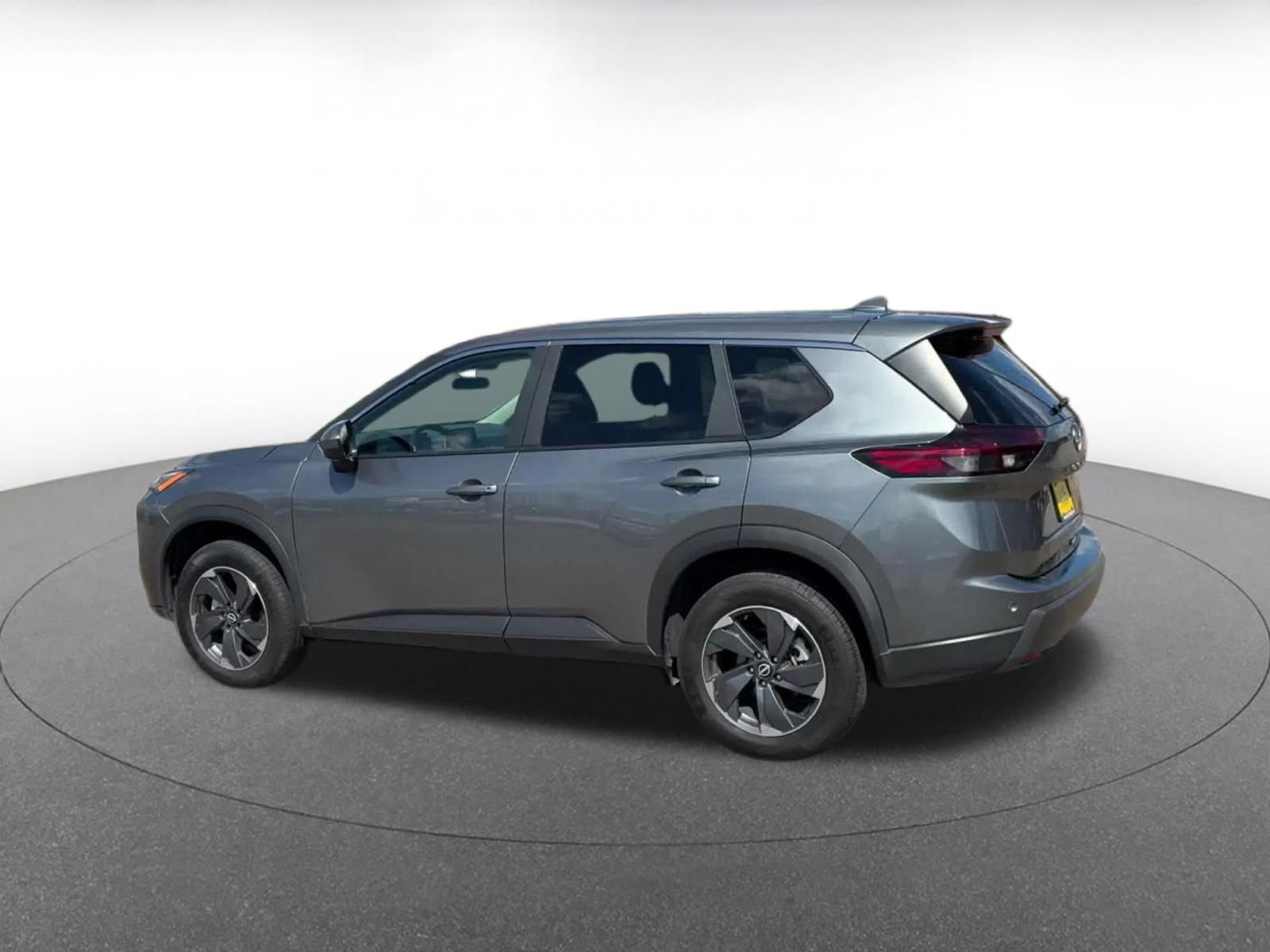 Used 2025 Nissan Rogue SV FWD image 9