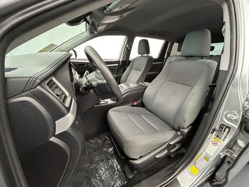 Used 2019 Toyota Highlander LE FWD image 10