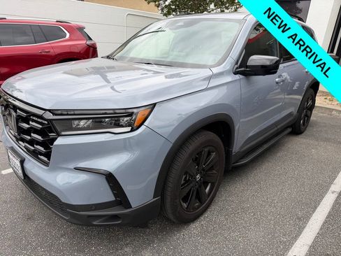 Used 2025 Honda Pilot Black Edition image 1