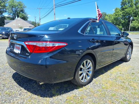 Used 2015 Toyota Camry XLE w/ Convenience Package FWD image 2