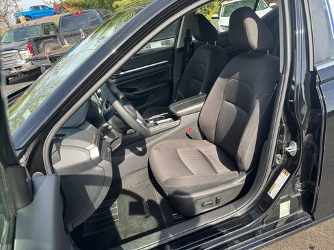 Used 2023 Nissan Altima 2.5 SV FWD image 17