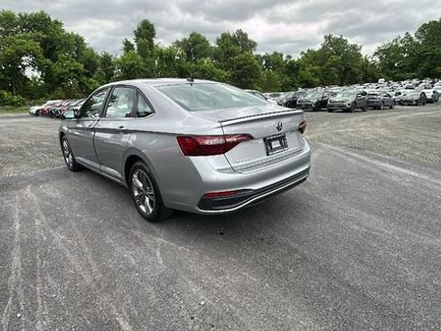 Used 2023 Volkswagen Jetta SE w/ Panoramic Sunroof Package FWD image 7