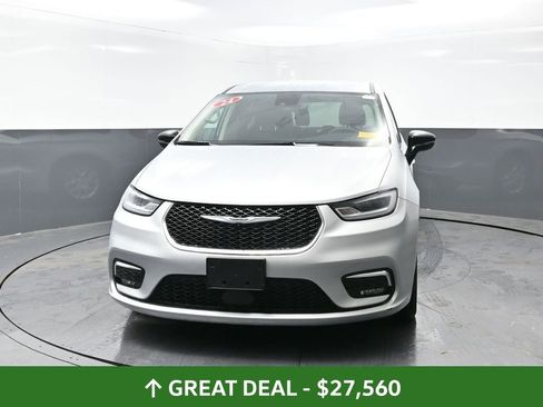 Used 2024 Chrysler Pacifica Touring-L image 8