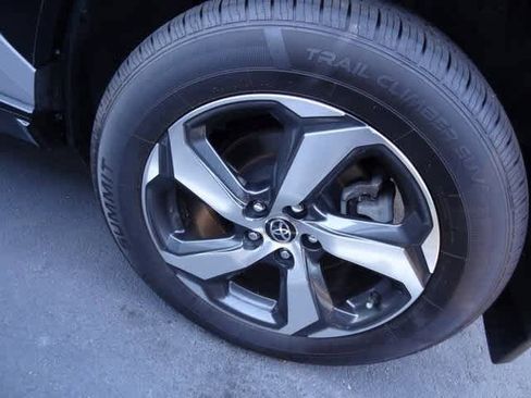 Used 2024 Toyota RAV4 SE w/ Weather & Moonroof Package image 10