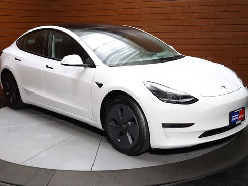 Used 2023 Tesla Model 3 Standard Range RWD image 16