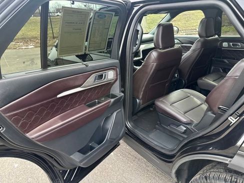 Used 2025 Ford Explorer Platinum w/ Ultimate Package image 34