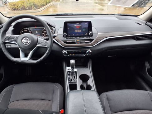 Used 2025 Nissan Altima 2.5 SV FWD image 20