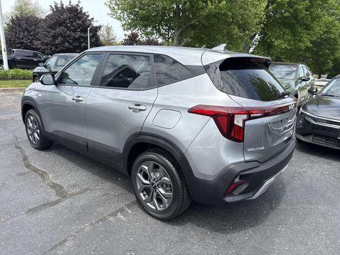 Used 2024 Kia Seltos LX AWD/4WD image 4