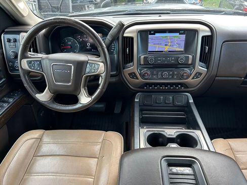 Used 2018 GMC Sierra 2500 Denali w/ Duramax Plus Package AWD/4WD image 18