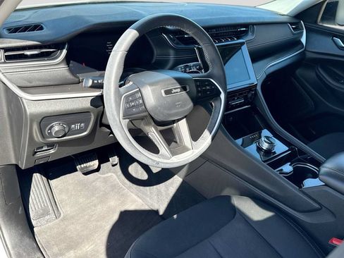 Used 2023 Jeep Grand Cherokee L Laredo w/ Luxury Tech Group I AWD/4WD image 2