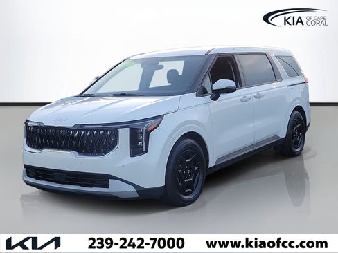 Used 2025 Kia Carnival LX FWD image 3