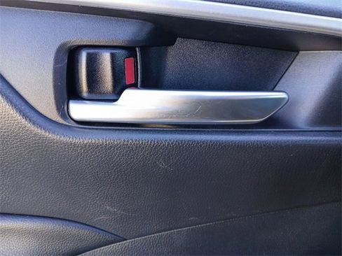 Used 2021 Toyota RAV4 XLE image 31