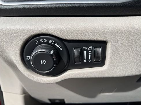 Certified 2019 Chrysler Pacifica Touring-L image 18