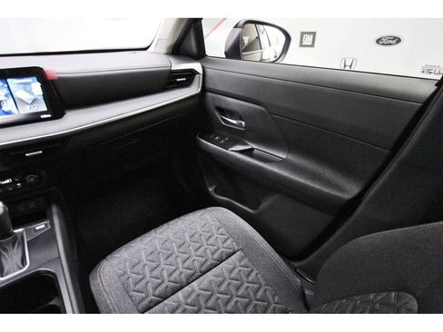 Used 2026 Nissan Kicks SV w/ SV Premium Package FWD image 10